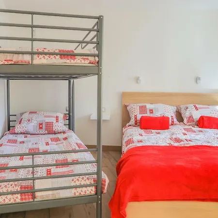 Apartmaji Tina Apartment